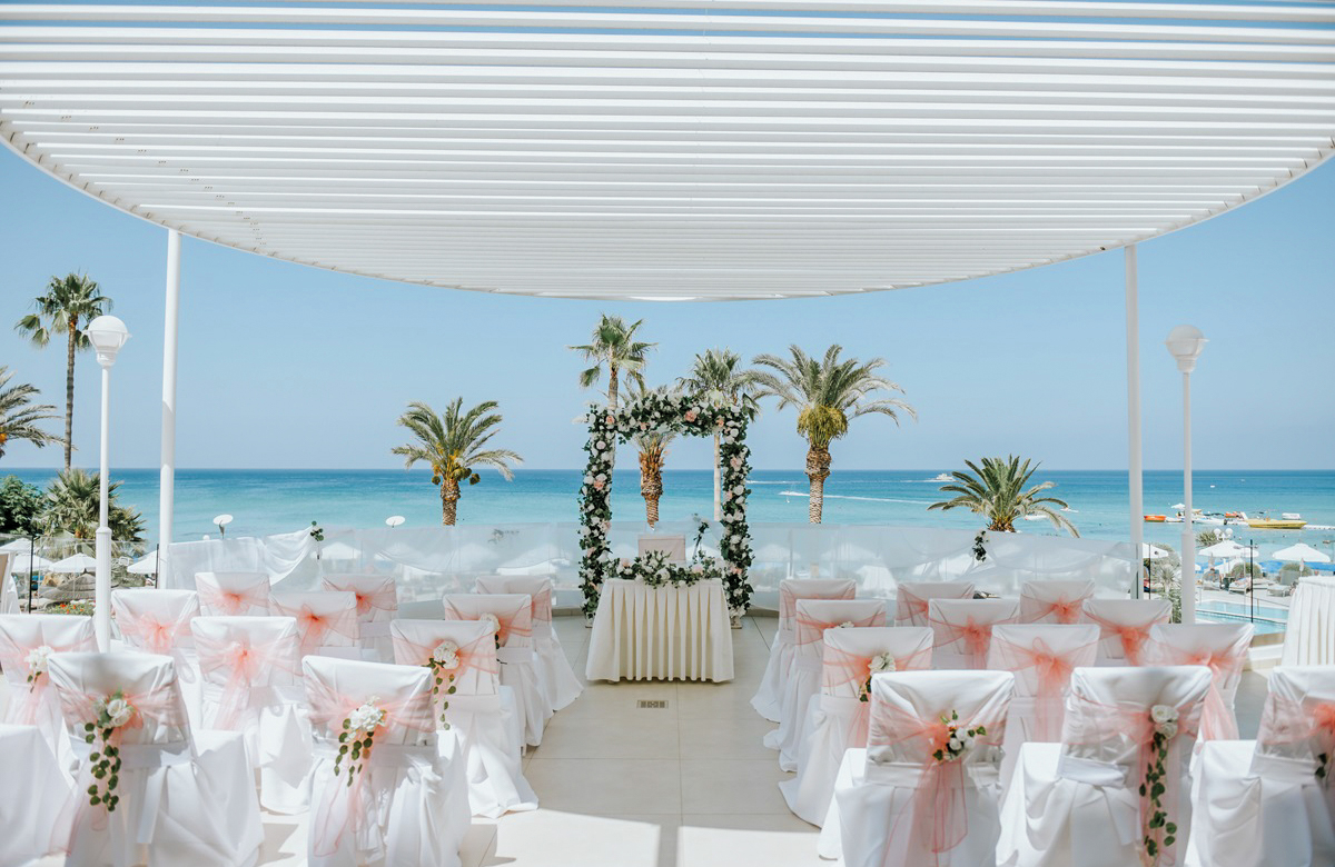 //www.jet2holidays.com/-/media/assets/wedding custom overviews/sunrise jade/lca_82498_sunrise_jade_hotel_0725_01_689x448.jpg